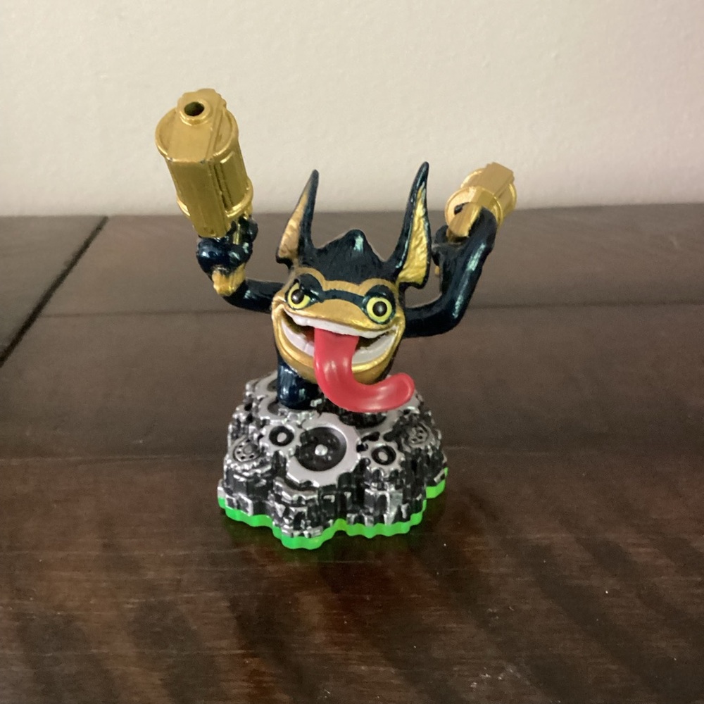 Skylanders Spyro’s Adventure Legendary Trigger Happy Action Figure 2011